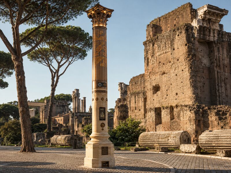 Iconic heritage smart pillar